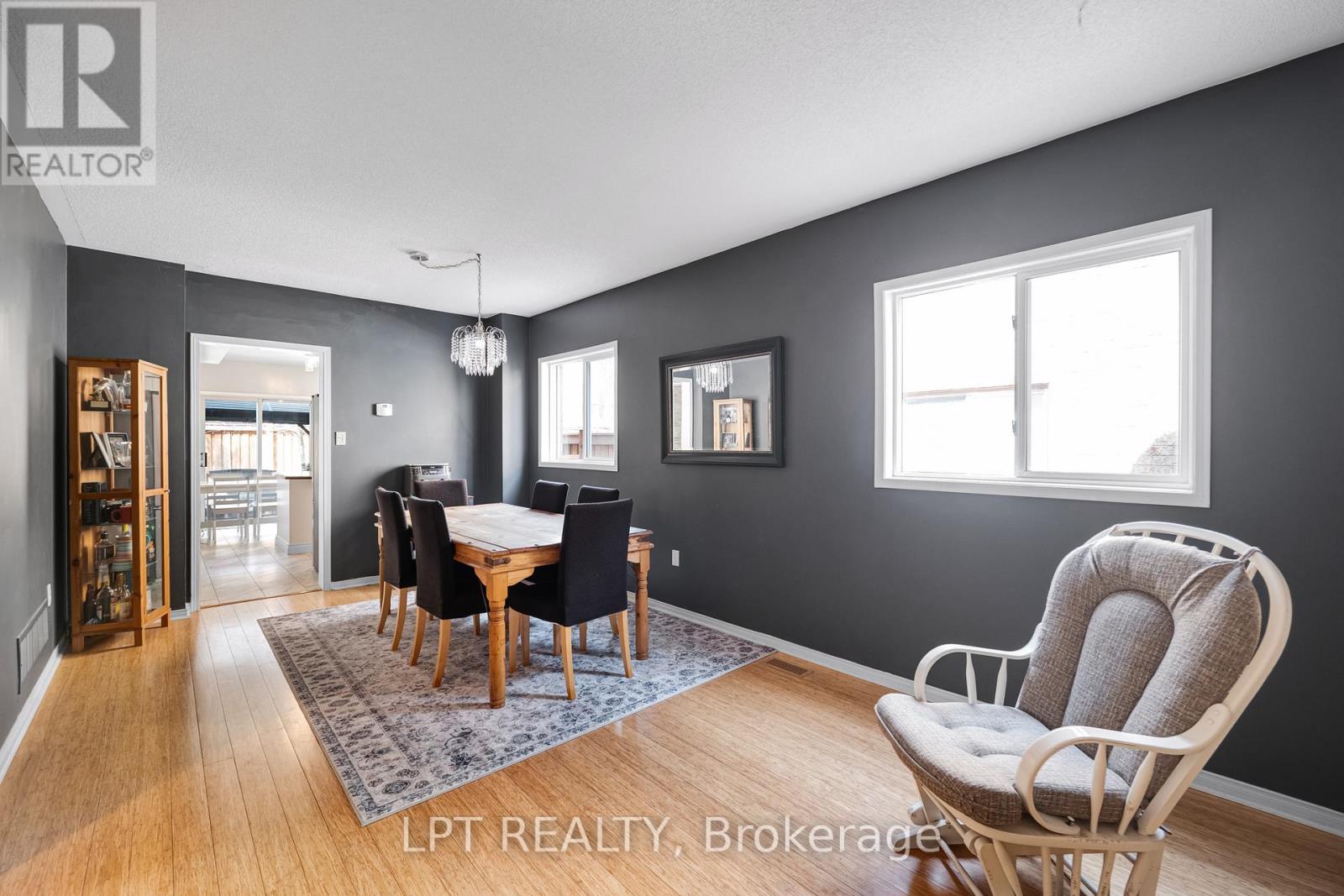 249 Rushbrook Drive, Newmarket, Ontario  L3X 2E3 - Photo 4 - N13035488