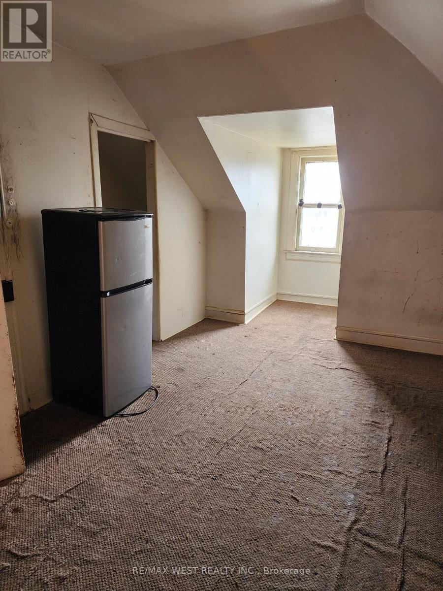 415 Symington Avenue, Toronto, Ontario  M6N 2W4 - Photo 9 - W12908612