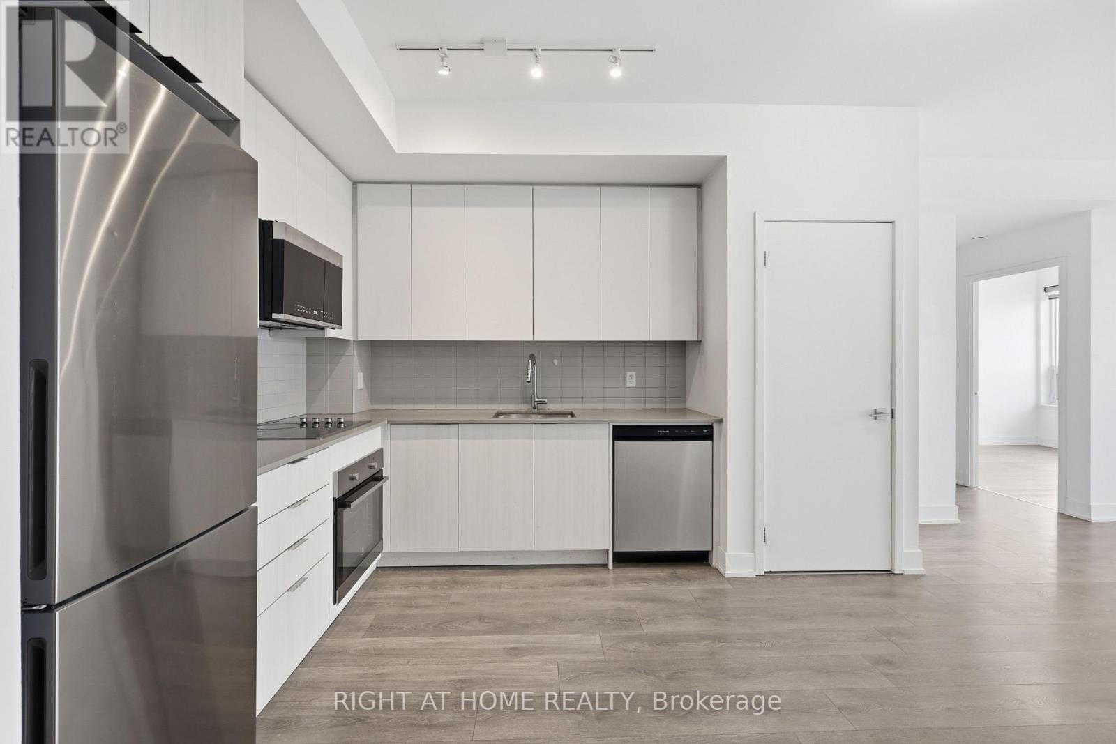 2407 - 297 Oak Walk Drive, Oakville, Ontario  L6H 3R6 - Photo 6 - W13029996