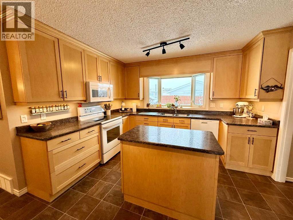 1621 4 Avenue, Wainwright, Alberta  T9W 1J3 - Photo 3 - A2291485