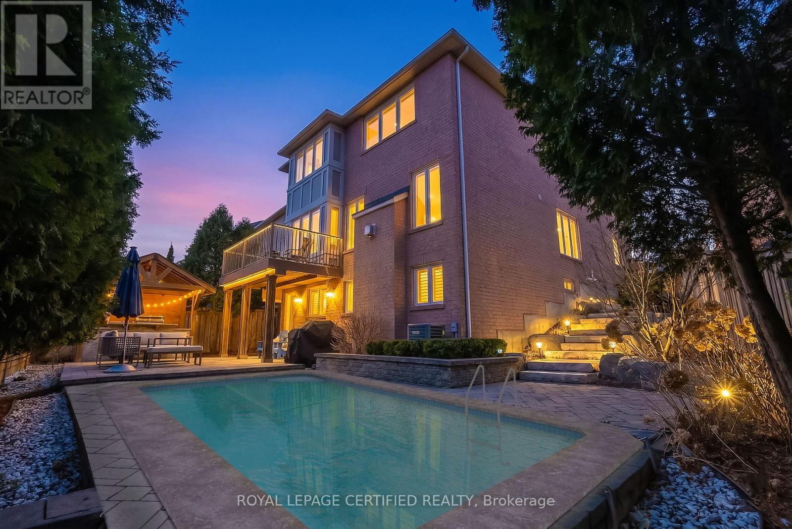 31 Peer Court, Hamilton, Ontario  L9K 0C5 - Photo 2 - X13035064