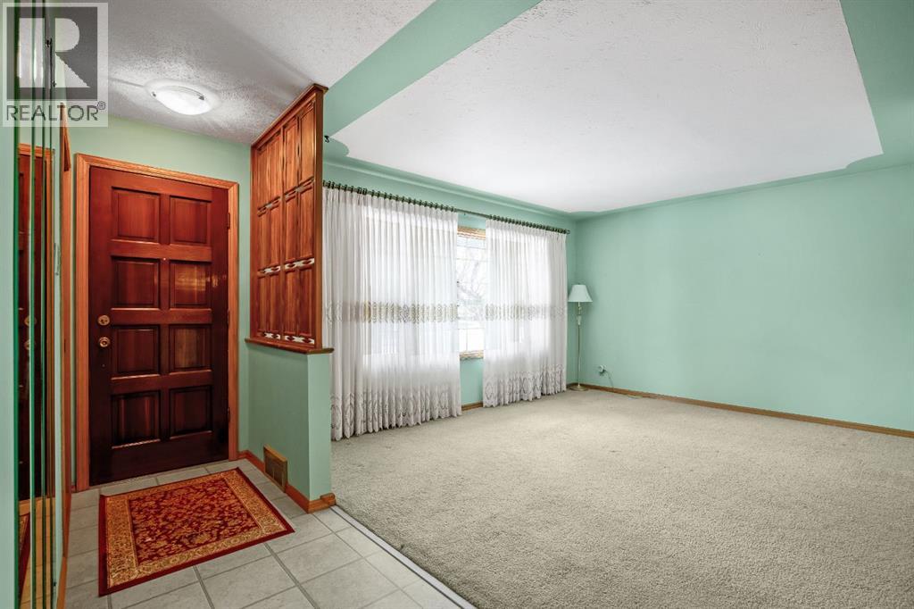 47 Montrose Crescent NE, Calgary, Alberta  T3E 5P3 - Photo 7 - A2292382