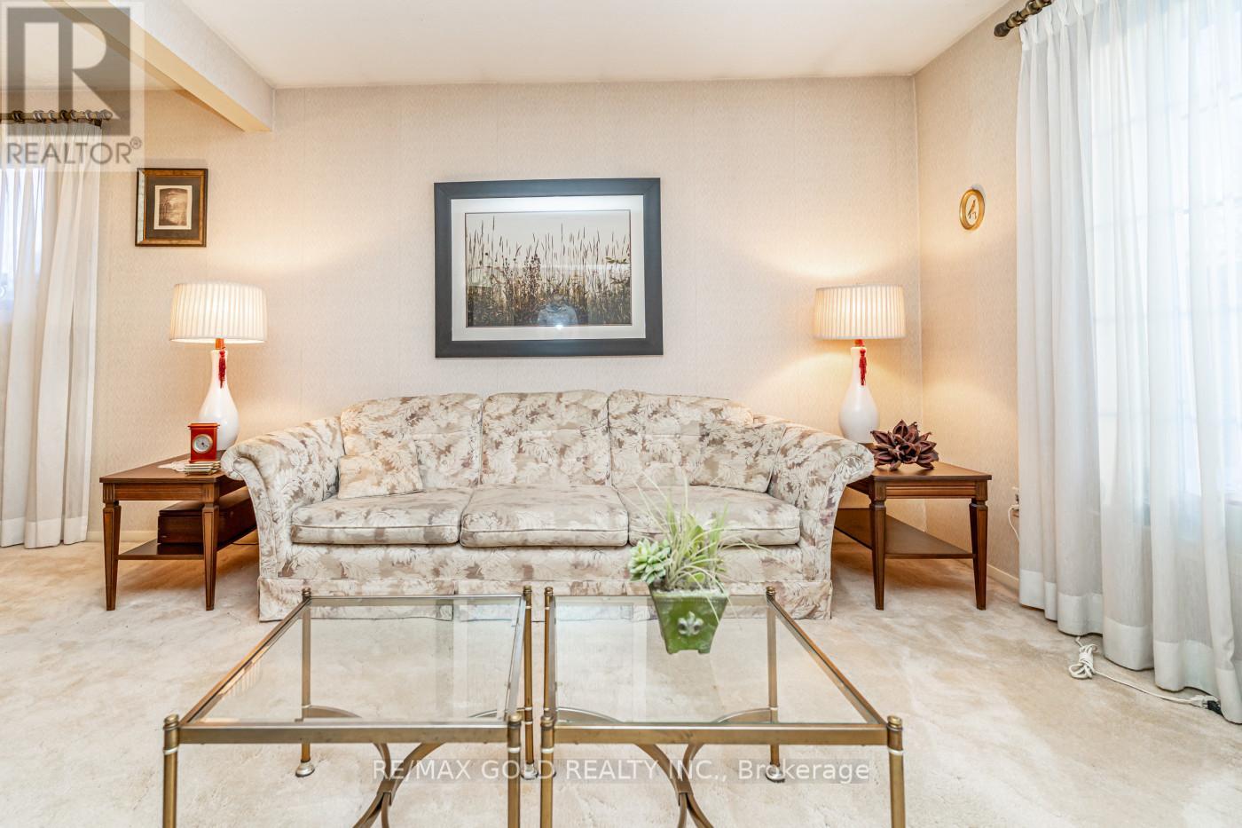 6 Eldon Court, Brampton, Ontario  L6T 2B9 - Photo 10 - W13040274