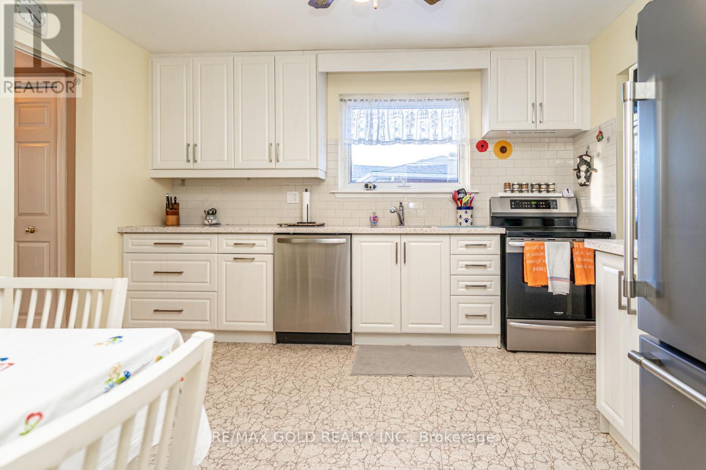 6 Eldon Court, Brampton, Ontario  L6T 2B9 - Photo 14 - W13040274