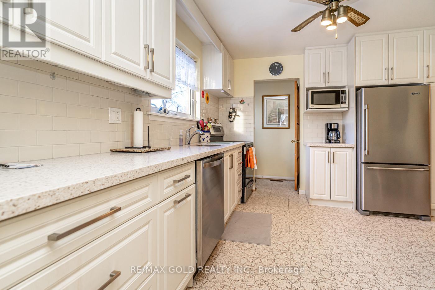 6 Eldon Court, Brampton, Ontario  L6T 2B9 - Photo 15 - W13040274