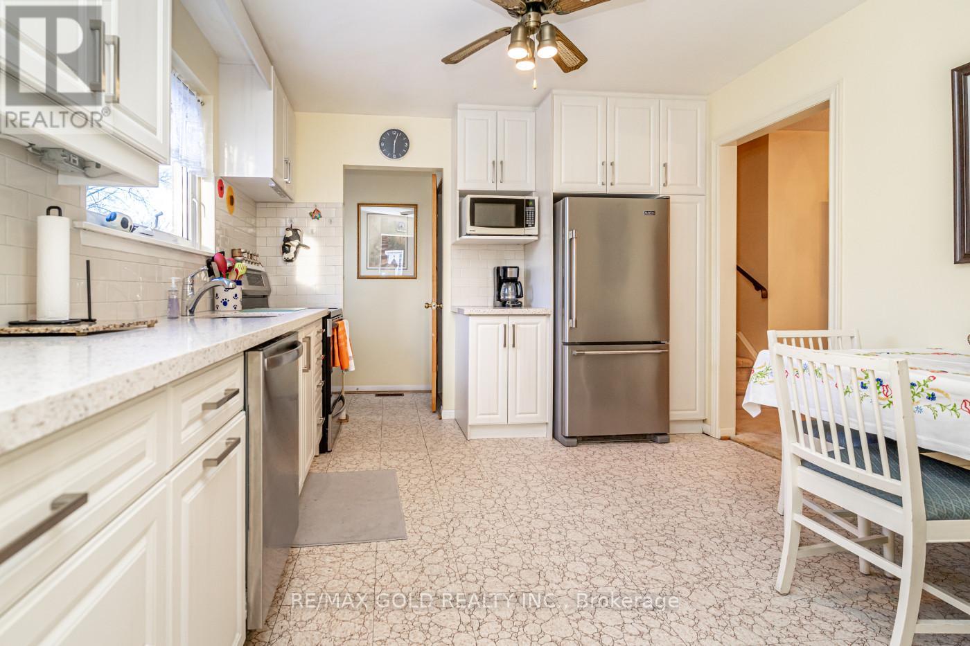 6 Eldon Court, Brampton, Ontario  L6T 2B9 - Photo 16 - W13040274