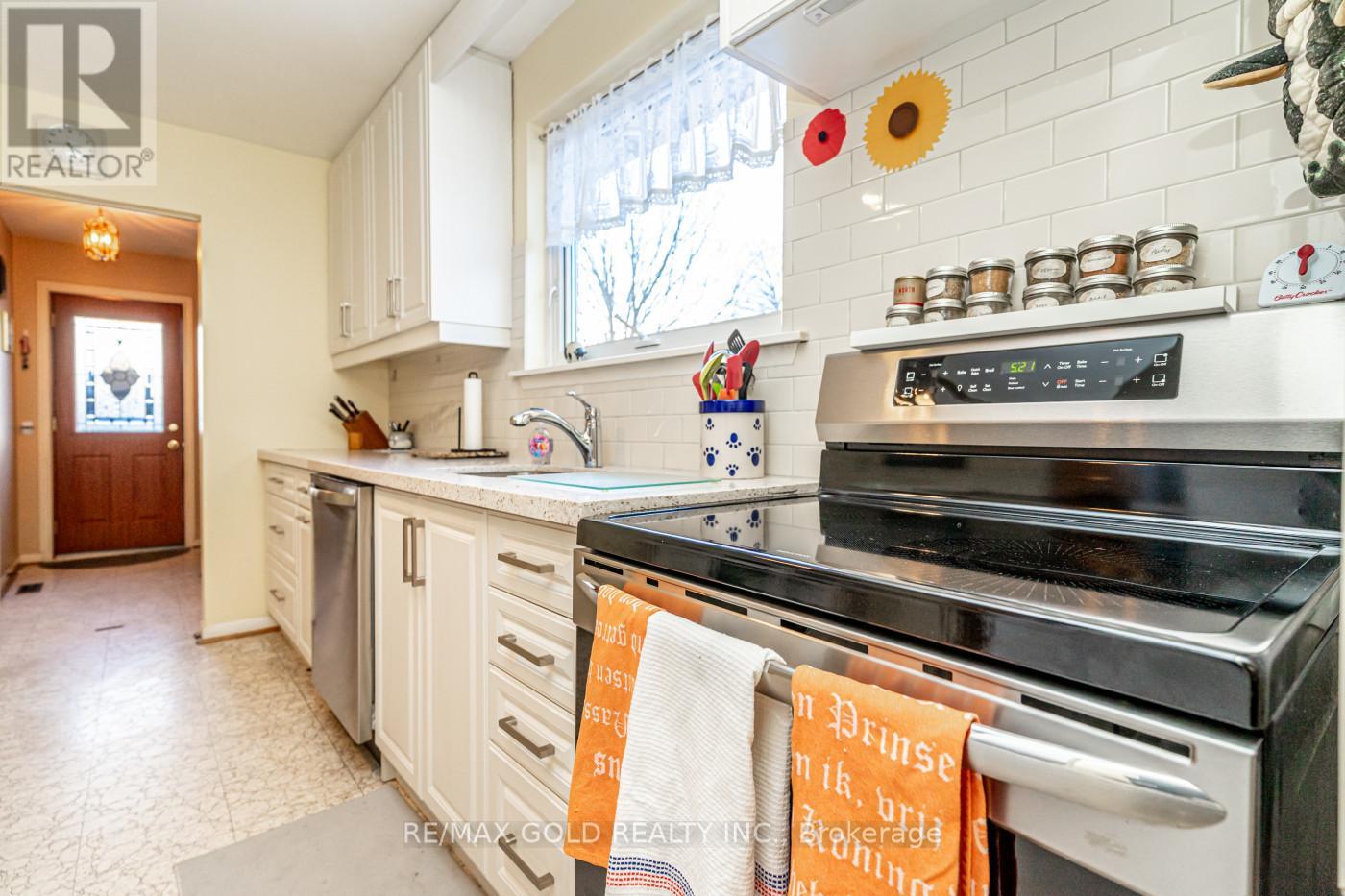 6 Eldon Court, Brampton, Ontario  L6T 2B9 - Photo 17 - W13040274