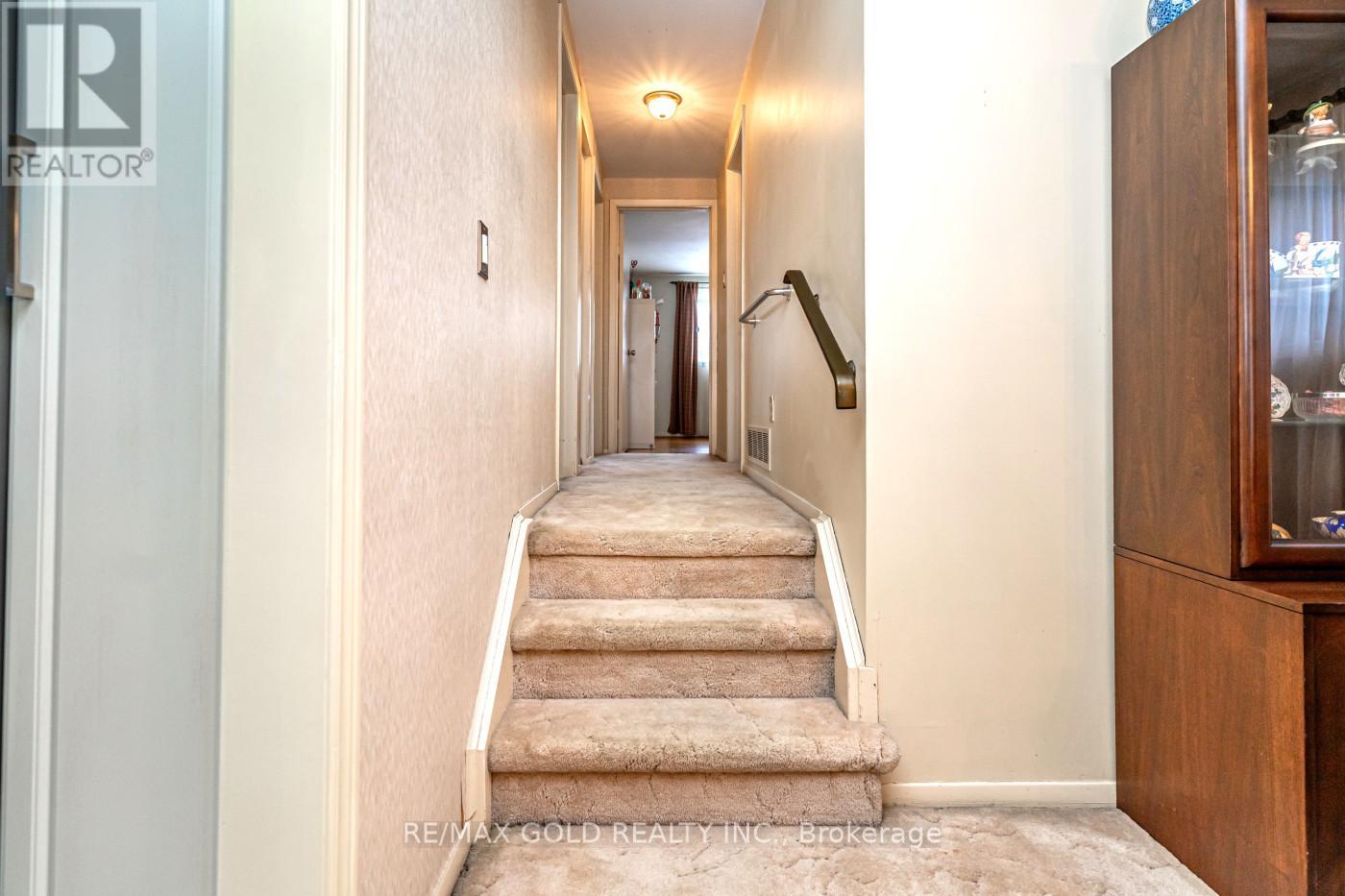 6 Eldon Court, Brampton, Ontario  L6T 2B9 - Photo 19 - W13040274