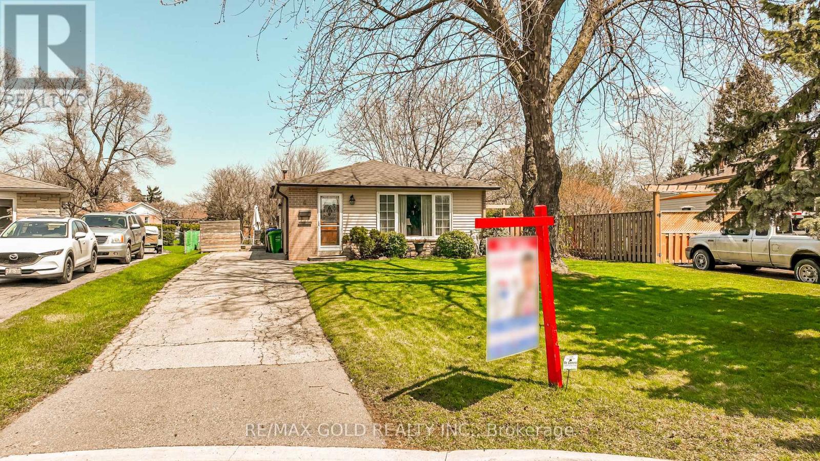 6 Eldon Court, Brampton, Ontario  L6T 2B9 - Photo 3 - W13040274