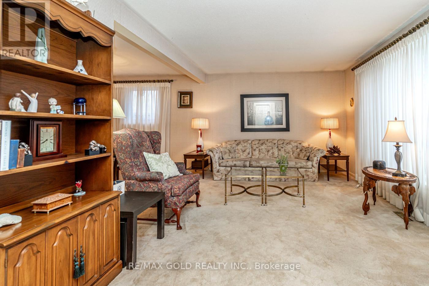 6 Eldon Court, Brampton, Ontario  L6T 2B9 - Photo 7 - W13040274