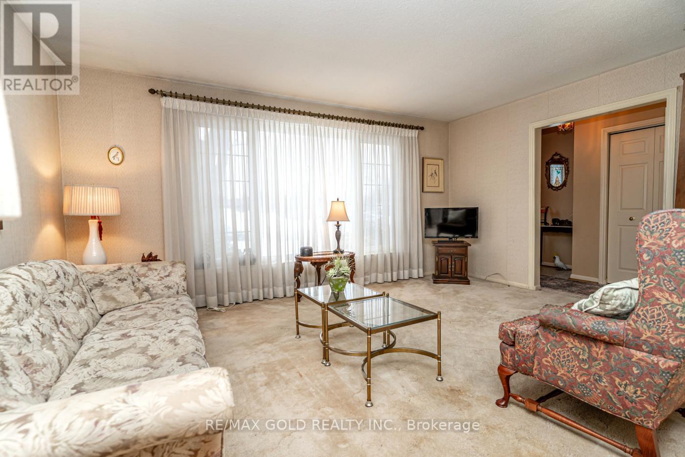 6 Eldon Court, Brampton, Ontario  L6T 2B9 - Photo 8 - W13040274