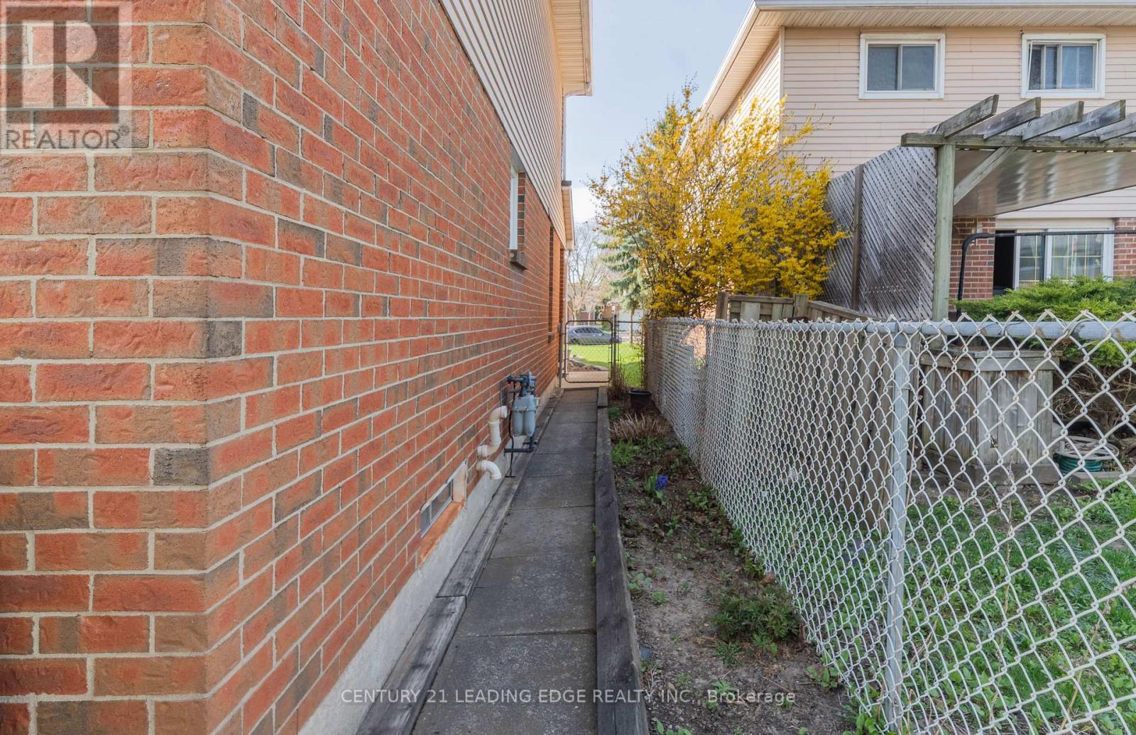 18 Luminous Court, Brampton, Ontario  L6Z 2B3 - Photo 41 - W13040284