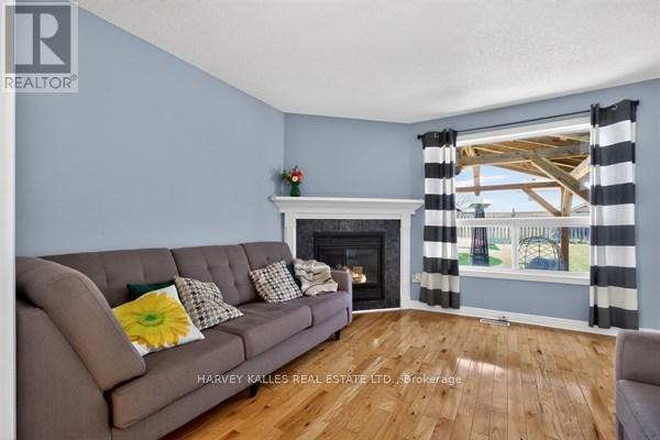 71 Beardmore Crescent, Halton Hills, Ontario  L7J 2Z1 - Photo 7 - W13040326