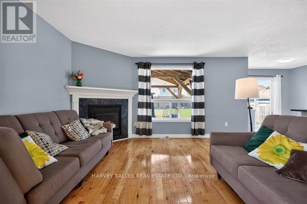 71 Beardmore Crescent, Halton Hills, Ontario  L7J 2Z1 - Photo 8 - W13040326