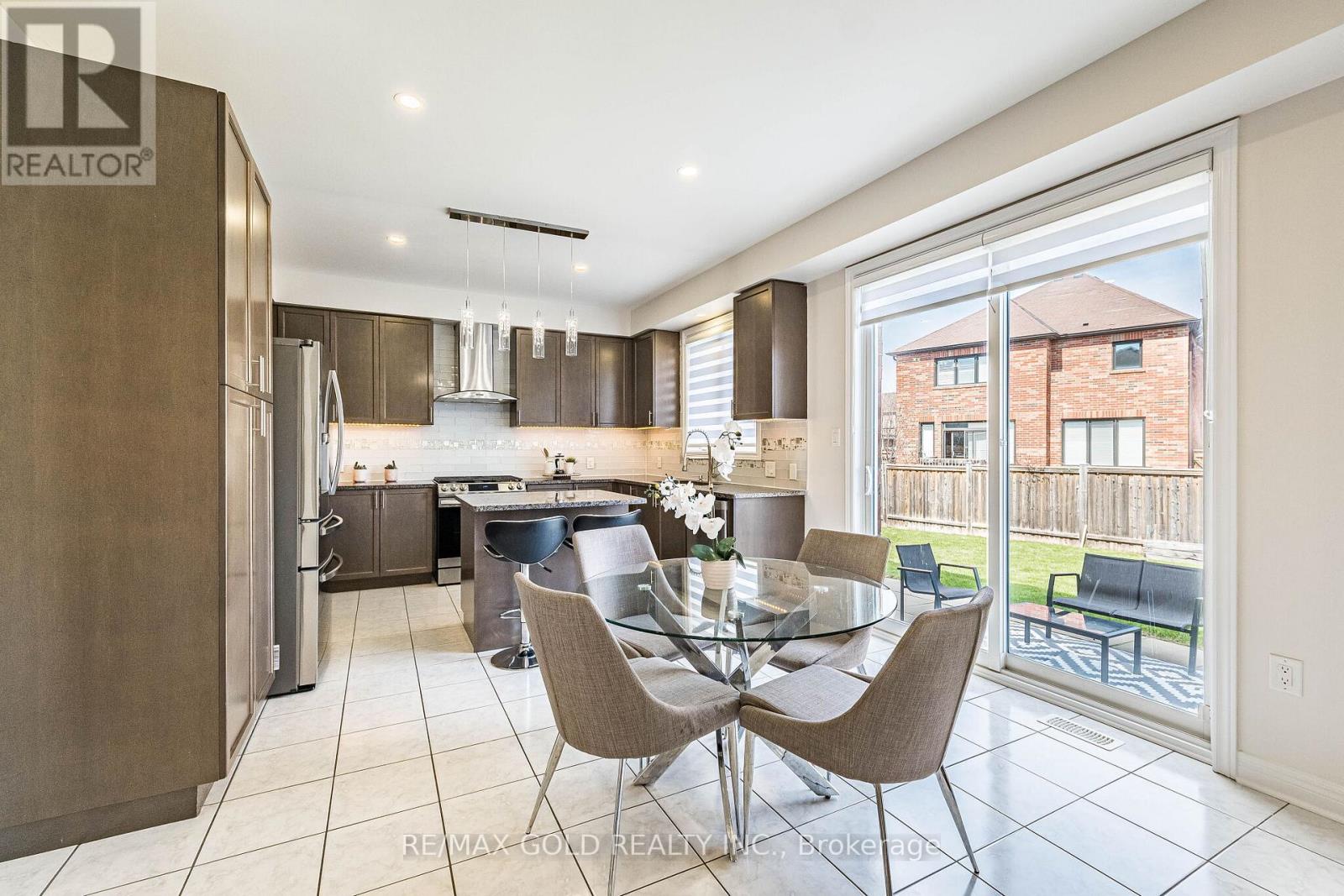 253 Elbern Markell Drive, Brampton, Ontario  L6X 3C3 - Photo 12 - W13040426