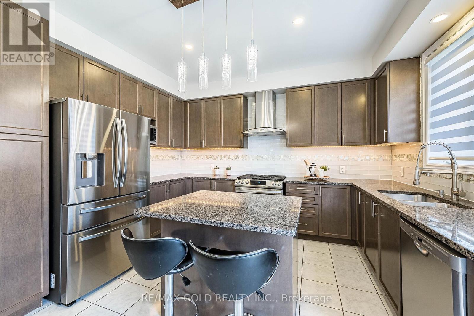 253 Elbern Markell Drive, Brampton, Ontario  L6X 3C3 - Photo 13 - W13040426