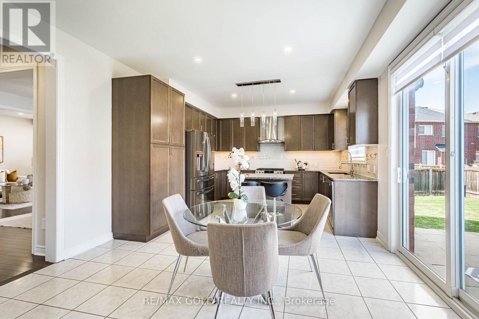 253 Elbern Markell Drive, Brampton, Ontario  L6X 3C3 - Photo 15 - W13040426