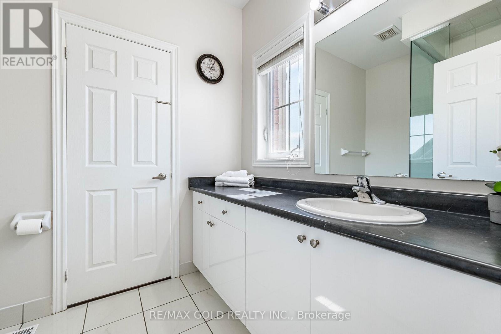 253 Elbern Markell Drive, Brampton, Ontario  L6X 3C3 - Photo 32 - W13040426