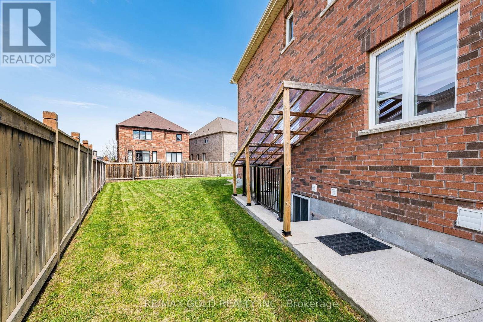 253 Elbern Markell Drive, Brampton, Ontario  L6X 3C3 - Photo 43 - W13040426