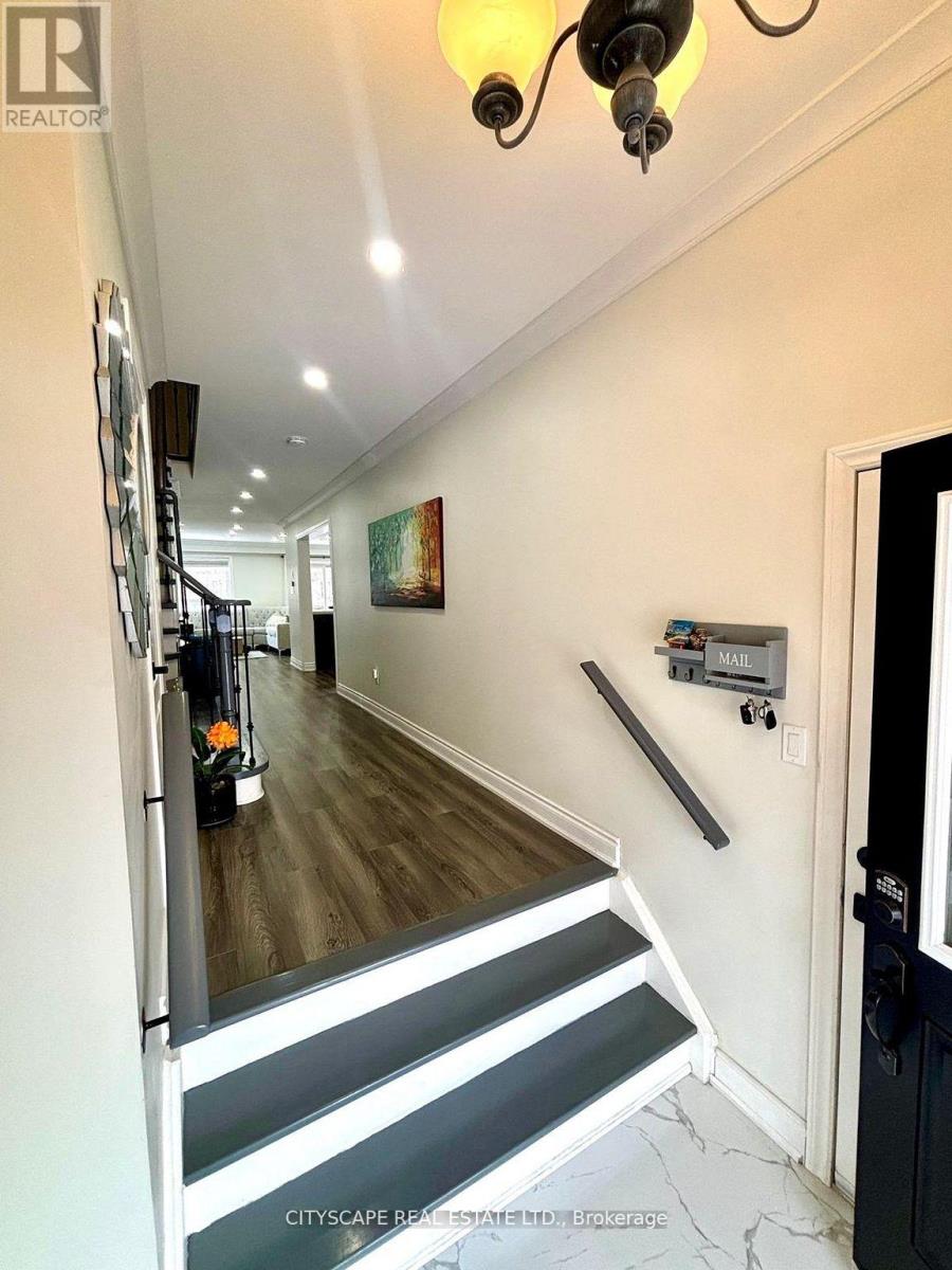 3974 Stardust Drive, Mississauga, Ontario  L5M 8A5 - Photo 12 - W13040462