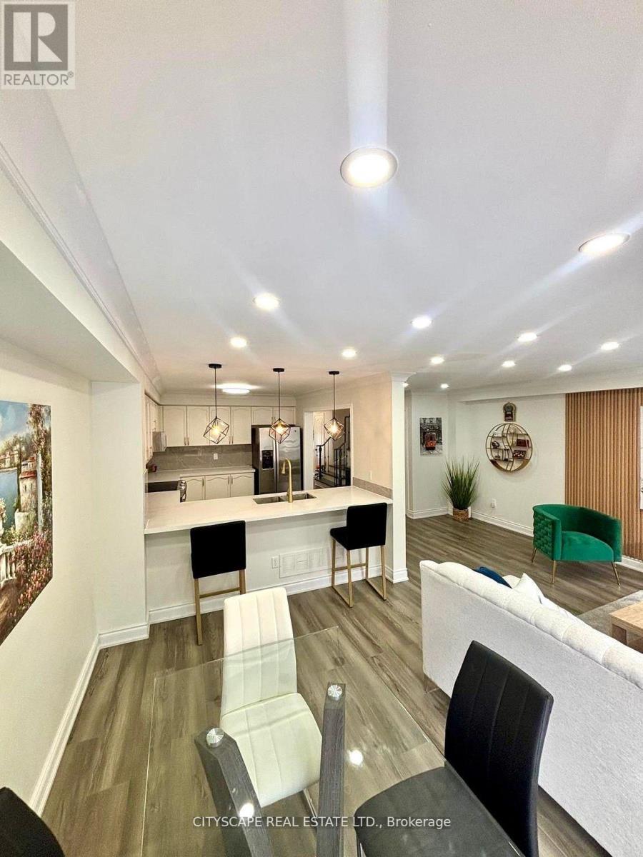 3974 Stardust Drive, Mississauga, Ontario  L5M 8A5 - Photo 6 - W13040462