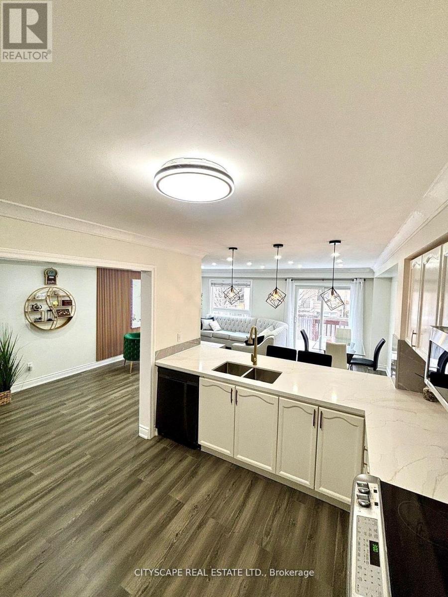 3974 Stardust Drive, Mississauga, Ontario  L5M 8A5 - Photo 7 - W13040462