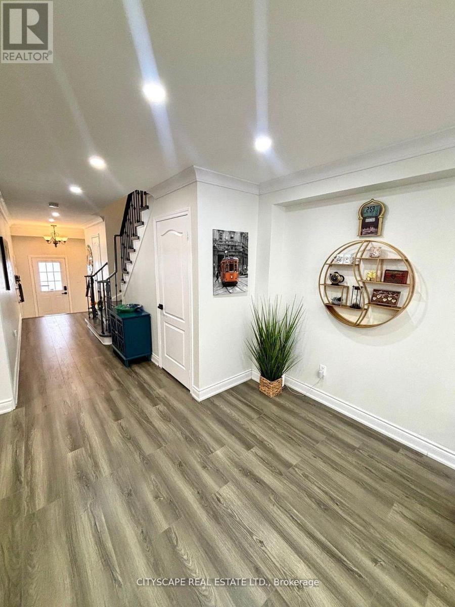 3974 Stardust Drive, Mississauga, Ontario  L5M 8A5 - Photo 9 - W13040462