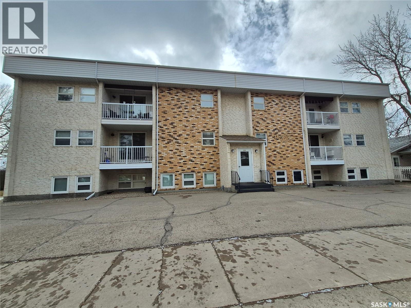 24 228 3rd STREET, Weyburn, Saskatchewan