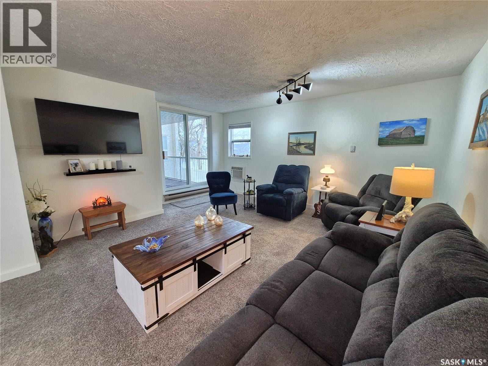 24 228 3rd Street, Weyburn, Saskatchewan  S4H 0W6 - Photo 11 - SK033833