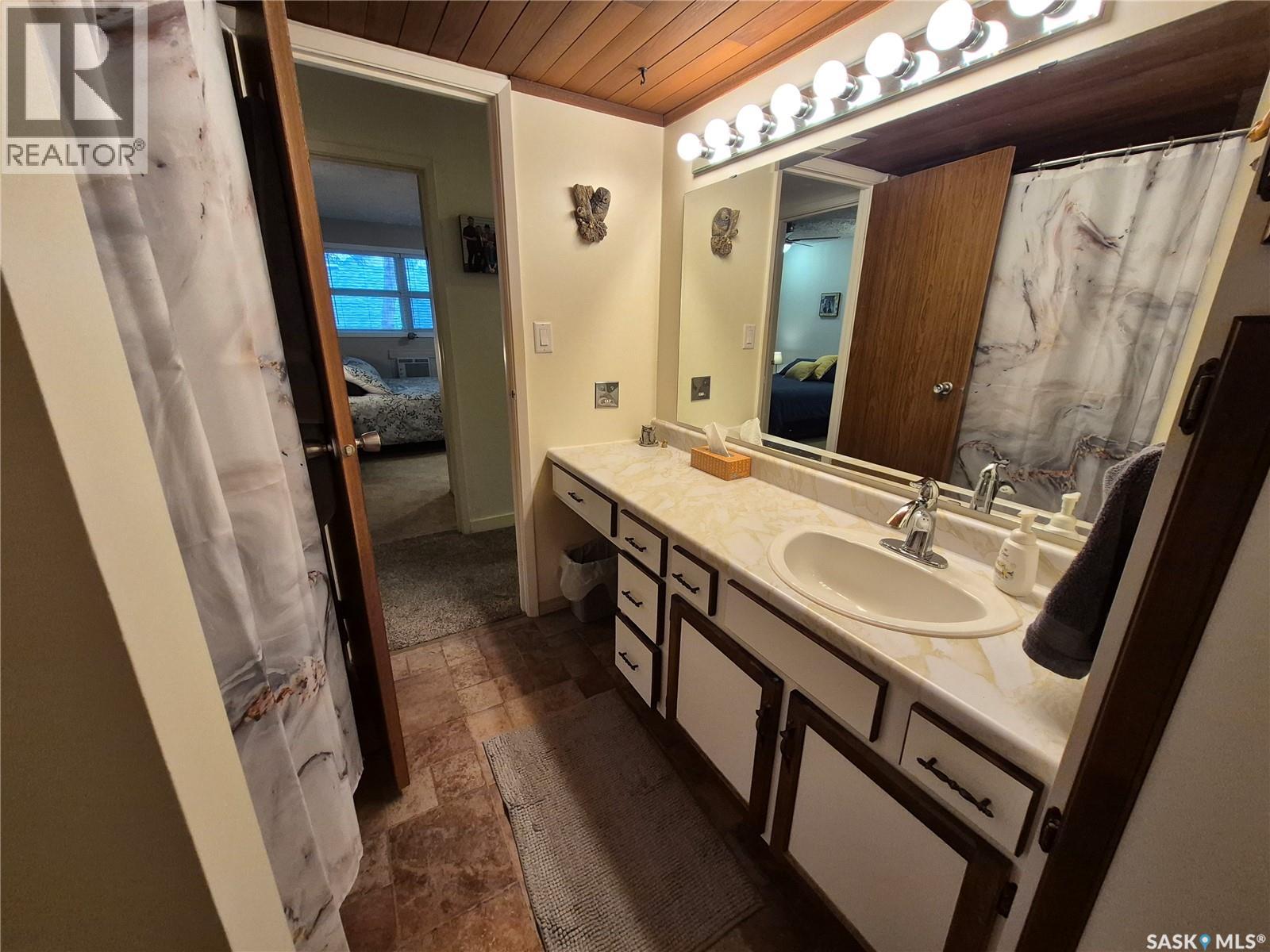 24 228 3rd Street, Weyburn, Saskatchewan  S4H 0W6 - Photo 19 - SK033833