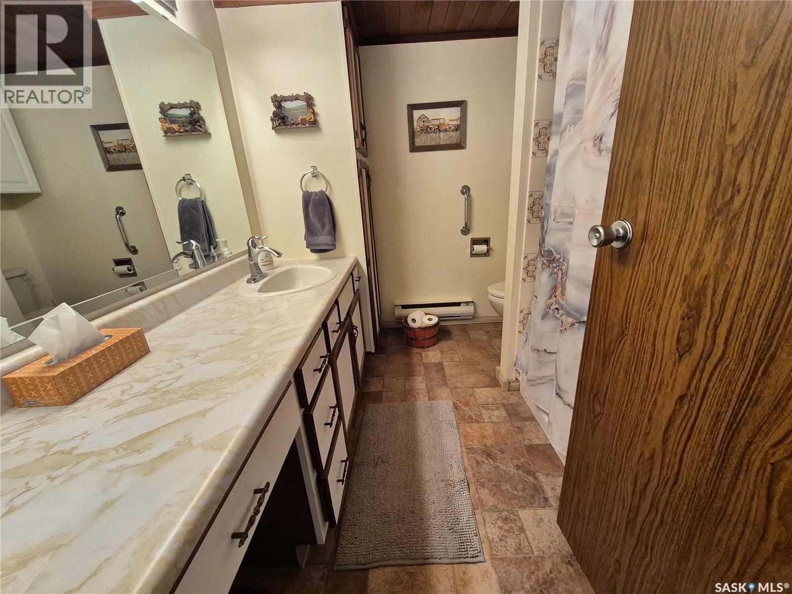 24 228 3rd Street, Weyburn, Saskatchewan  S4H 0W6 - Photo 20 - SK033833