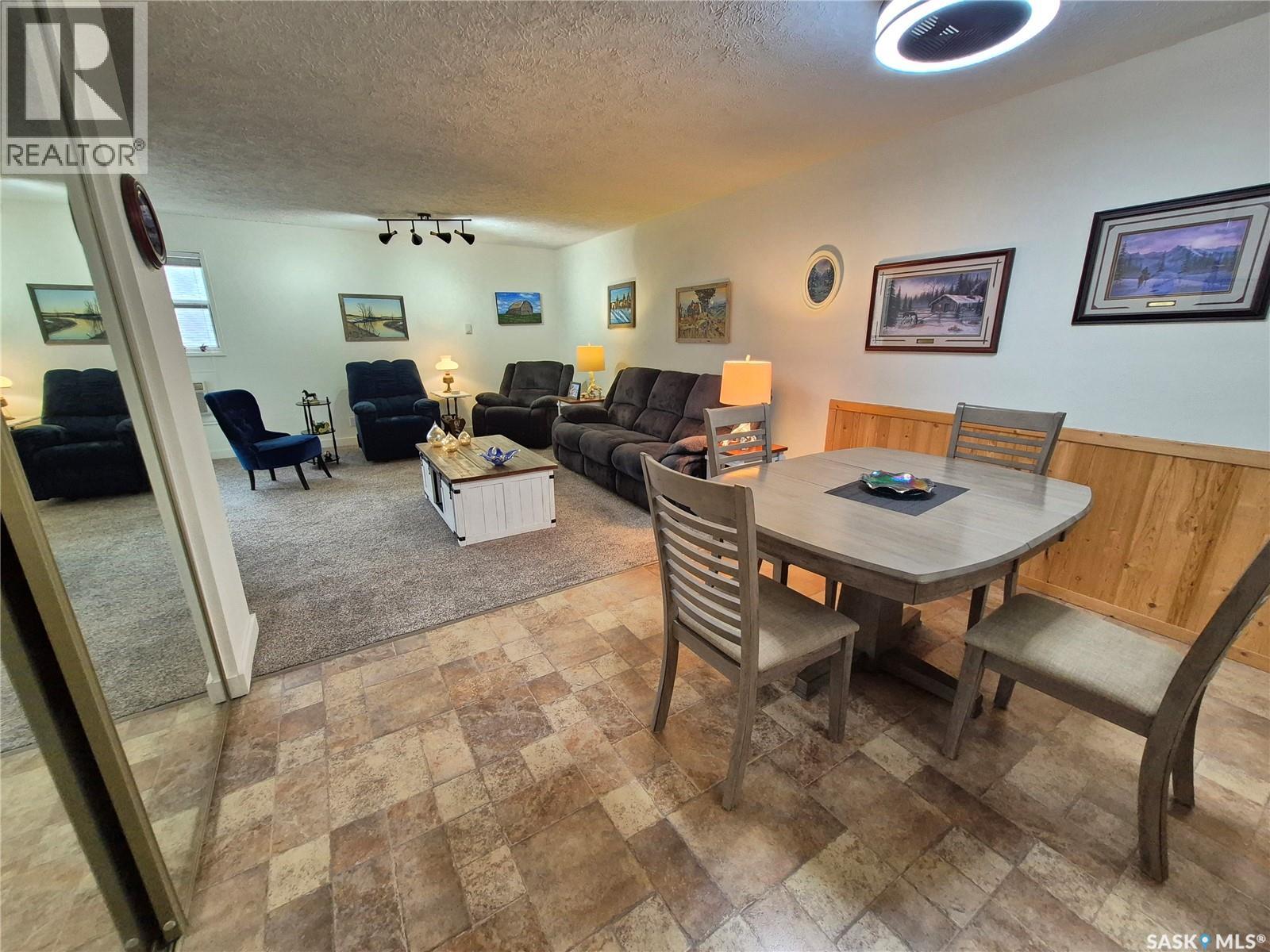 24 228 3rd Street, Weyburn, Saskatchewan  S4H 0W6 - Photo 7 - SK033833