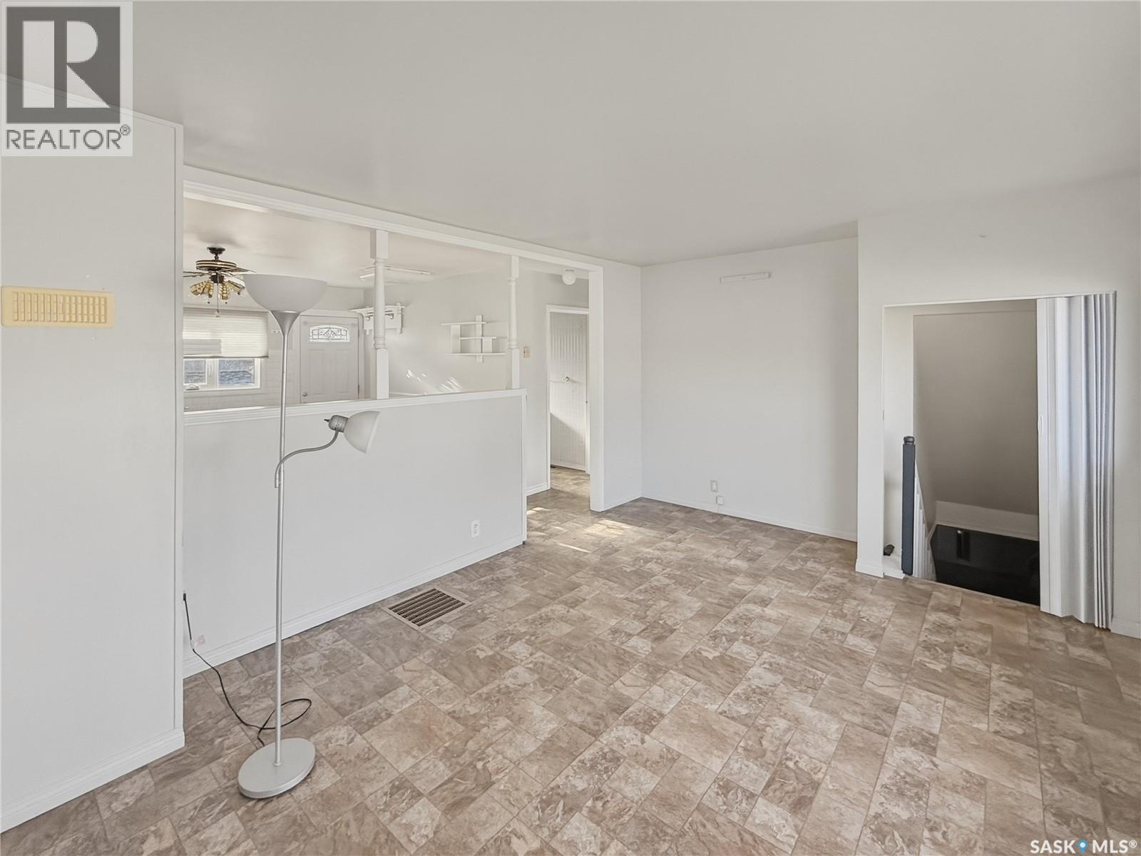 444 5th Avenue Se, Swift Current, Saskatchewan  S9H 3N4 - Photo 4 - SK033827