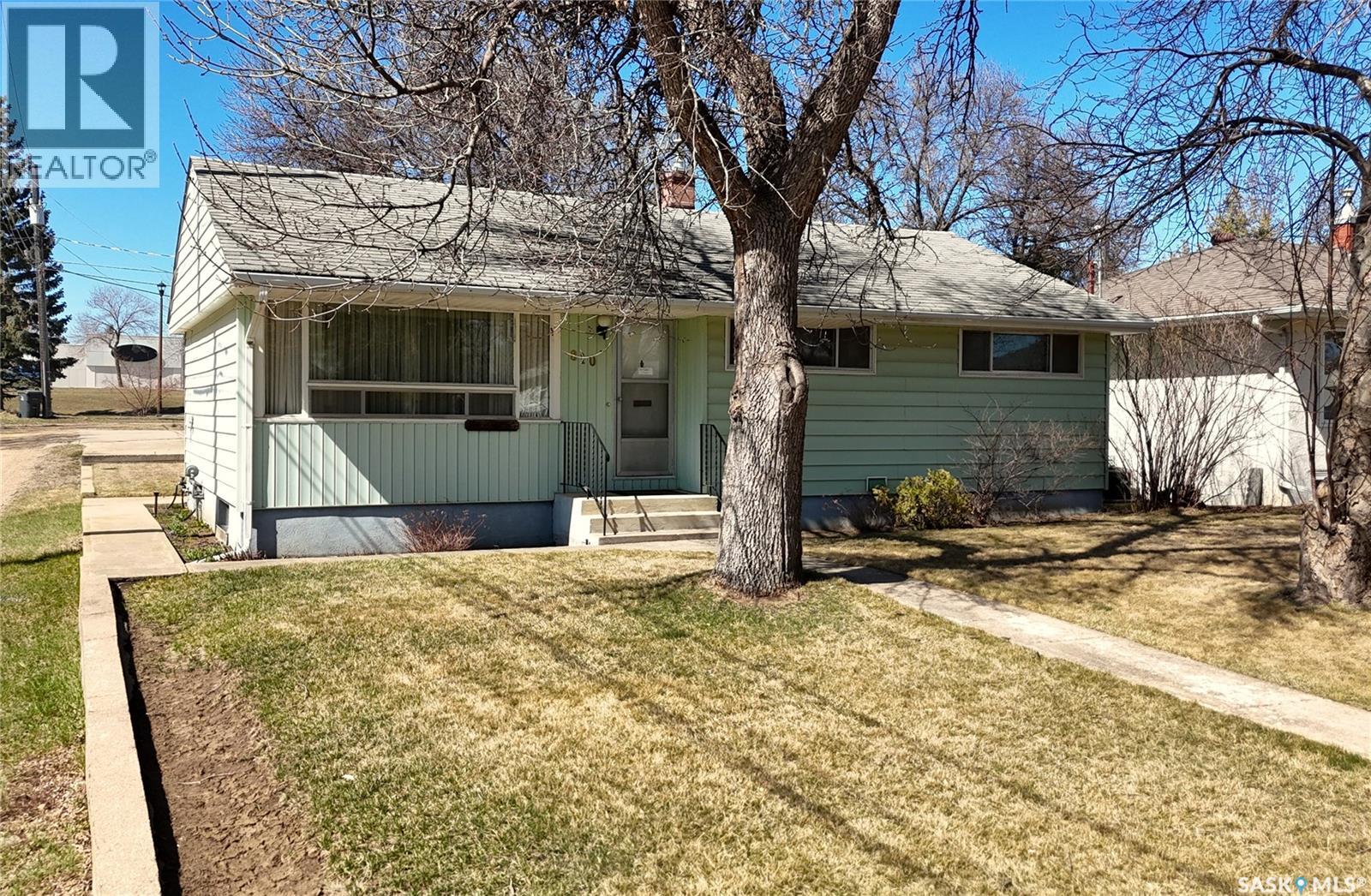 810 1st AVENUE, Swift Current, Saskatchewan