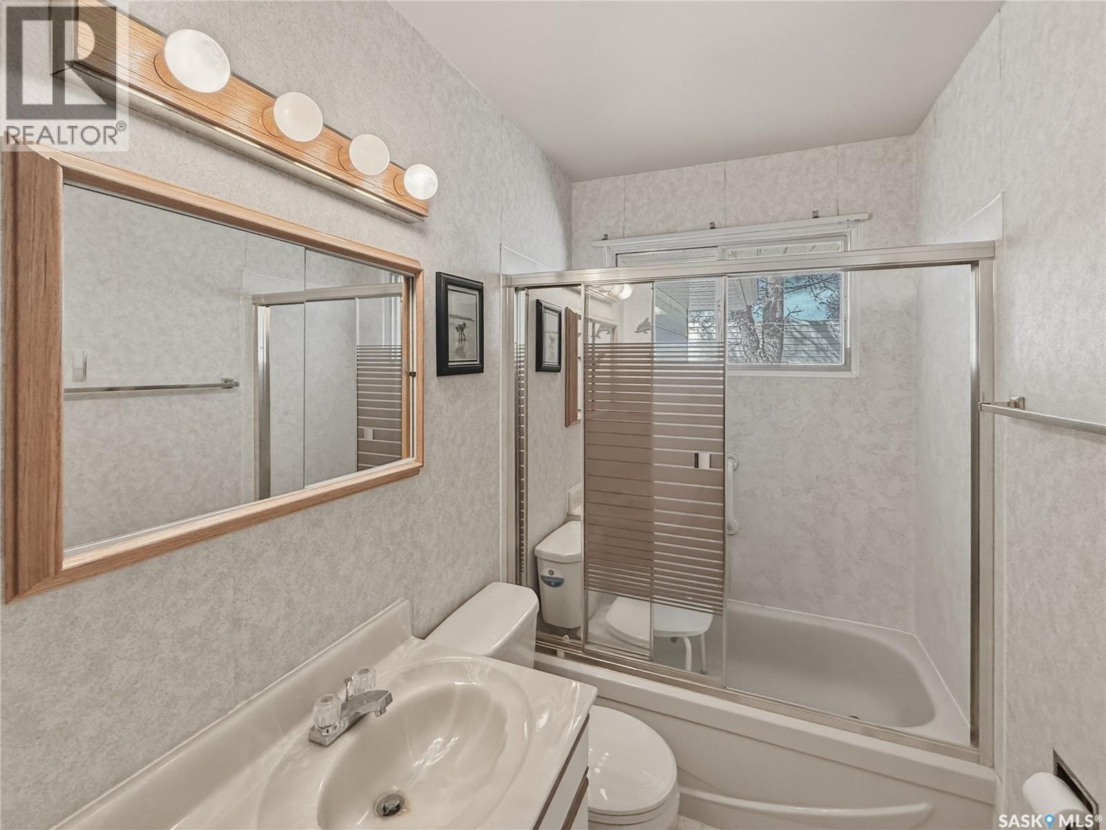 810 1st Avenue, Swift Current, Saskatchewan  S9H 2C3 - Photo 12 - SK033725