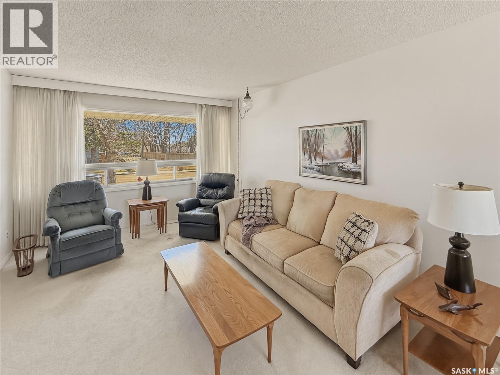 810 1st Avenue, Swift Current, Saskatchewan  S9H 2C3 - Photo 3 - SK033725