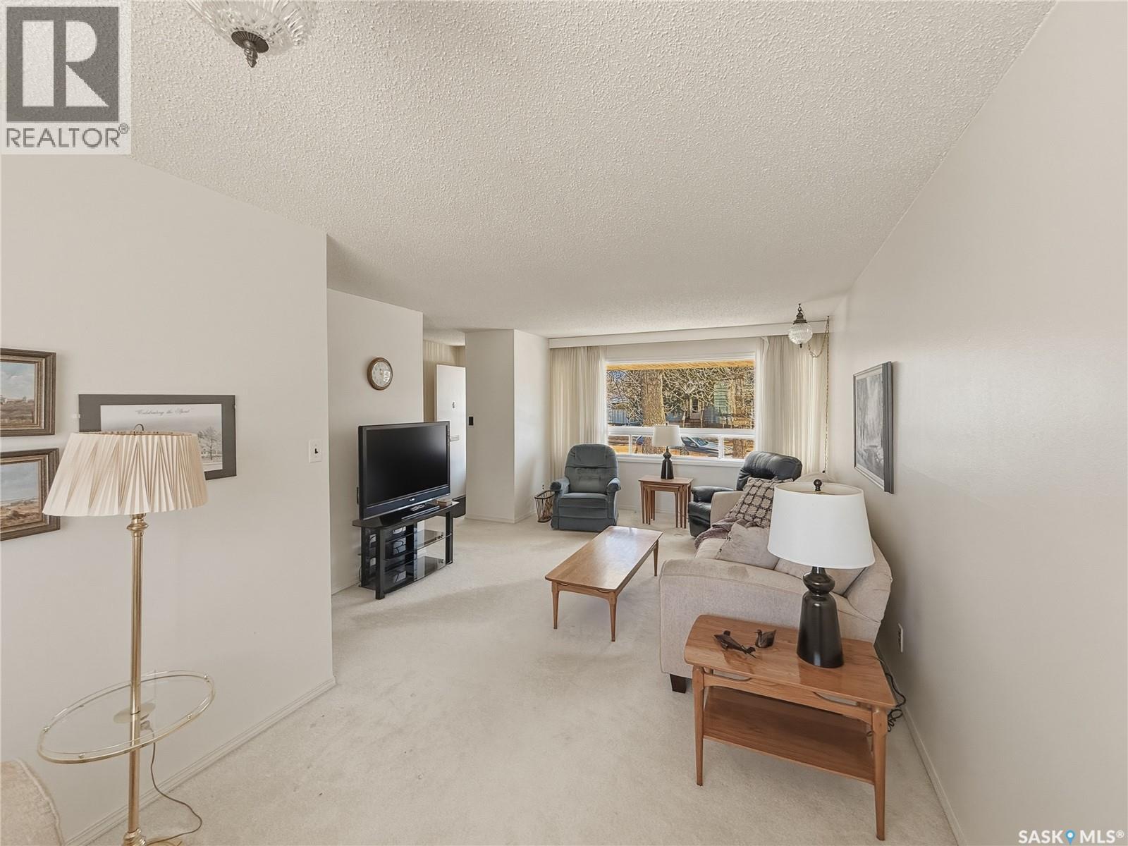 810 1st Avenue, Swift Current, Saskatchewan  S9H 2C3 - Photo 4 - SK033725