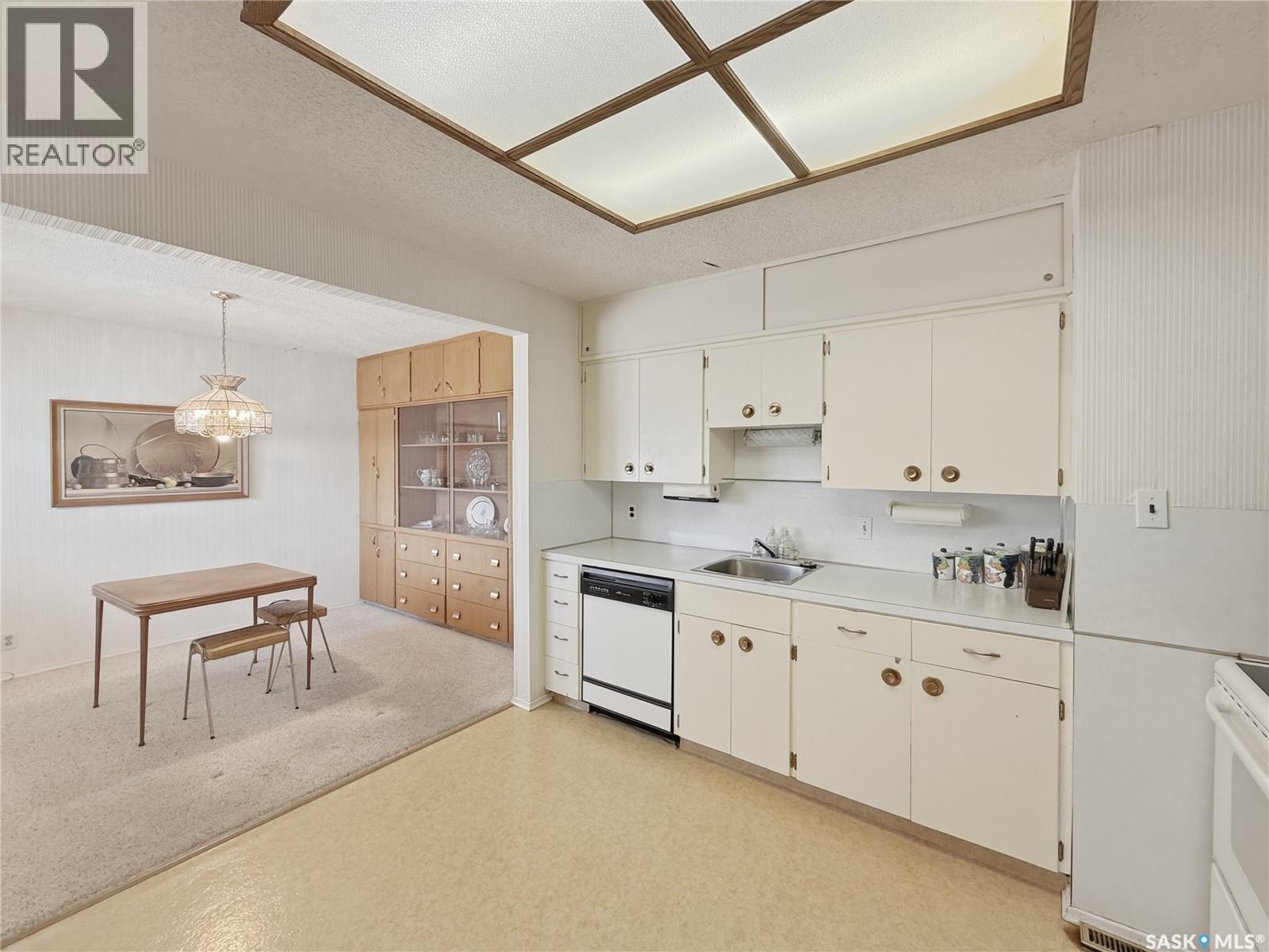 810 1st Avenue, Swift Current, Saskatchewan  S9H 2C3 - Photo 8 - SK033725