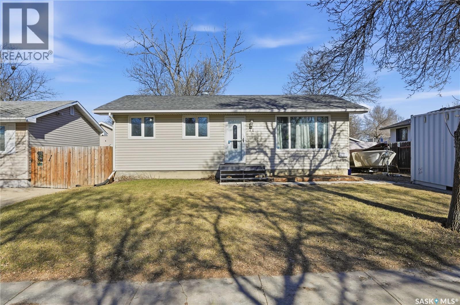 74 Osborne Crescent, Regina, Saskatchewan  S4R 5J1 - Photo 2 - SK033696