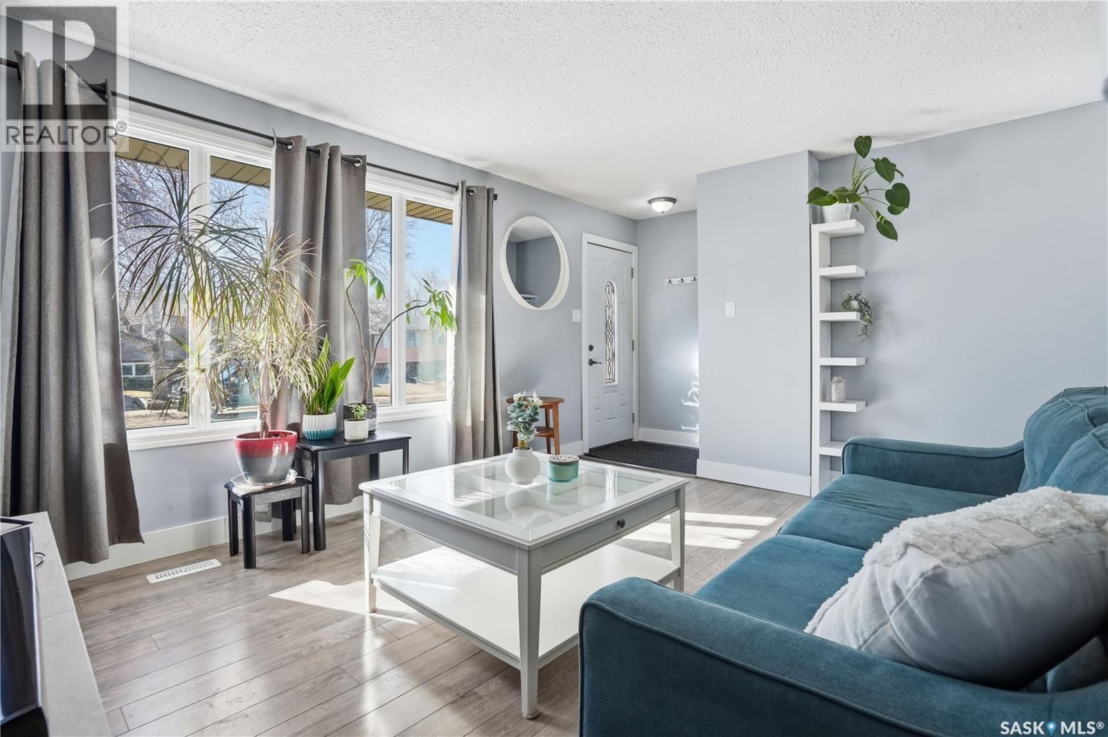 74 Osborne Crescent, Regina, Saskatchewan  S4R 5J1 - Photo 5 - SK033696