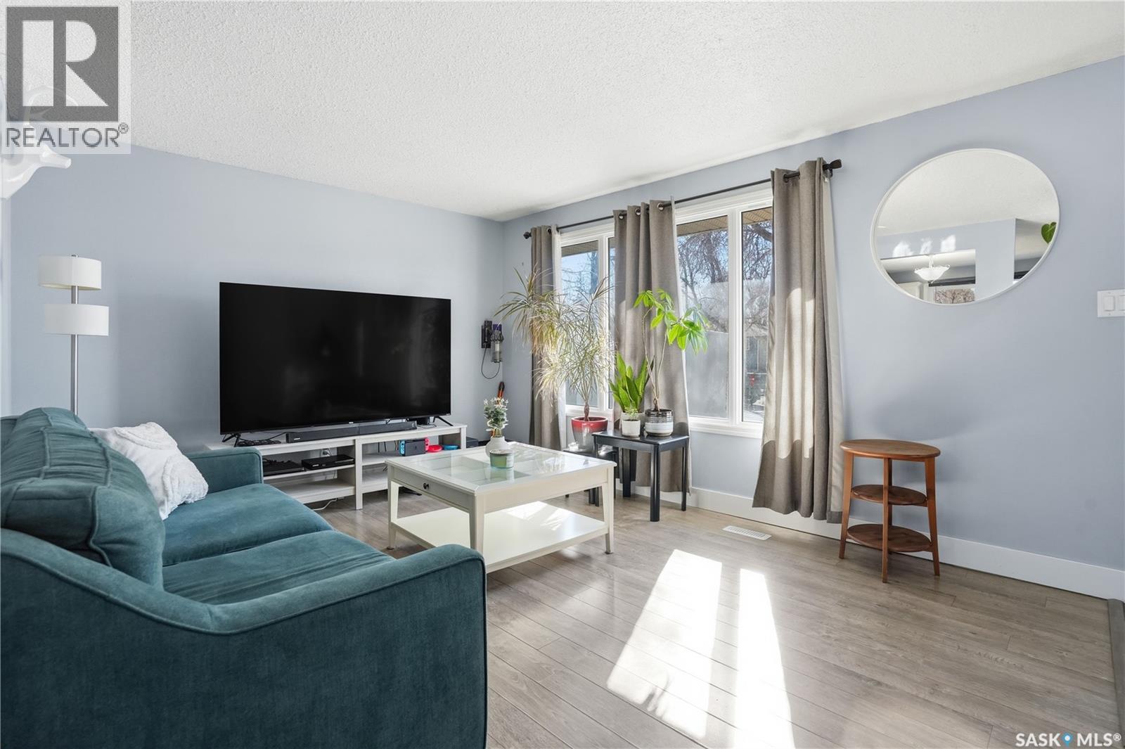 74 Osborne Crescent, Regina, Saskatchewan  S4R 5J1 - Photo 8 - SK033696