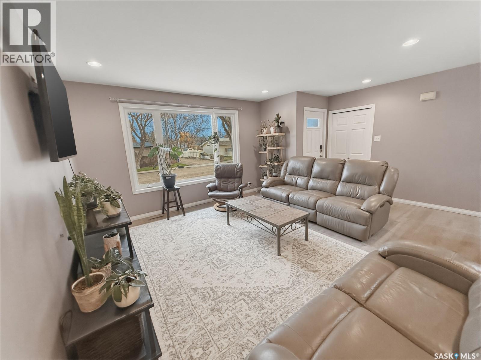 488 3rd Avenue Se, Swift Current, Saskatchewan  S9H 3K8 - Photo 4 - SK033495