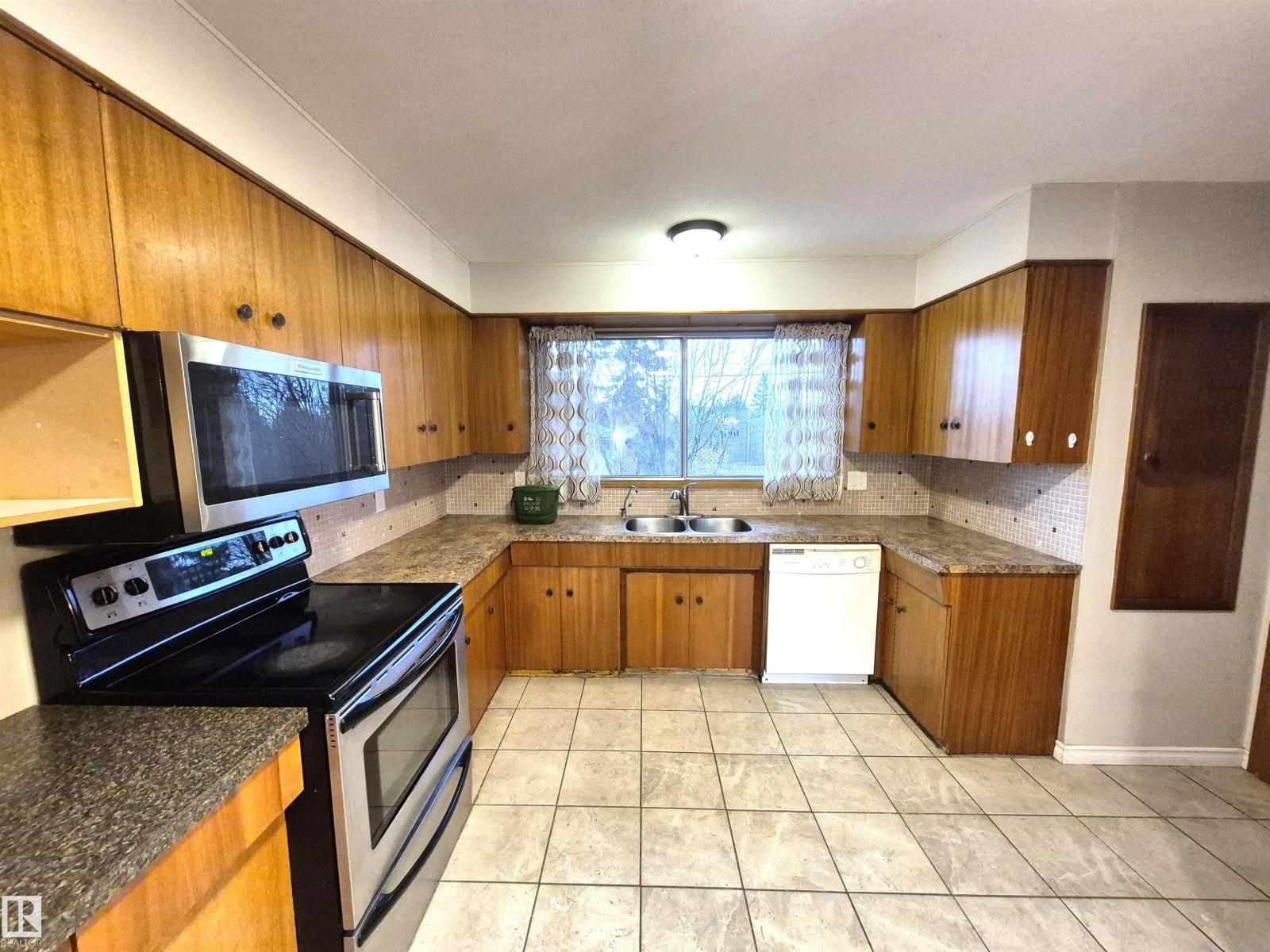 11440 44a Av Nw, Edmonton, Alberta  T6J 0Z9 - Photo 11 - E4483993