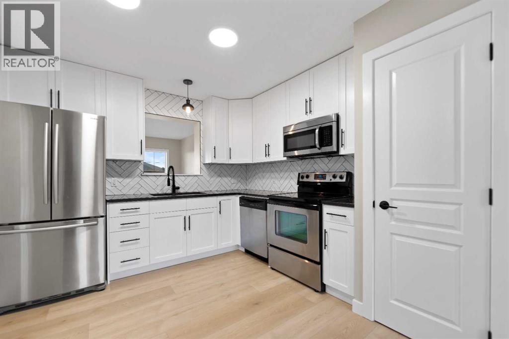 53 Panatella Road NW, Calgary, Alberta  T3K 0S7 - Photo 13 - A2302945