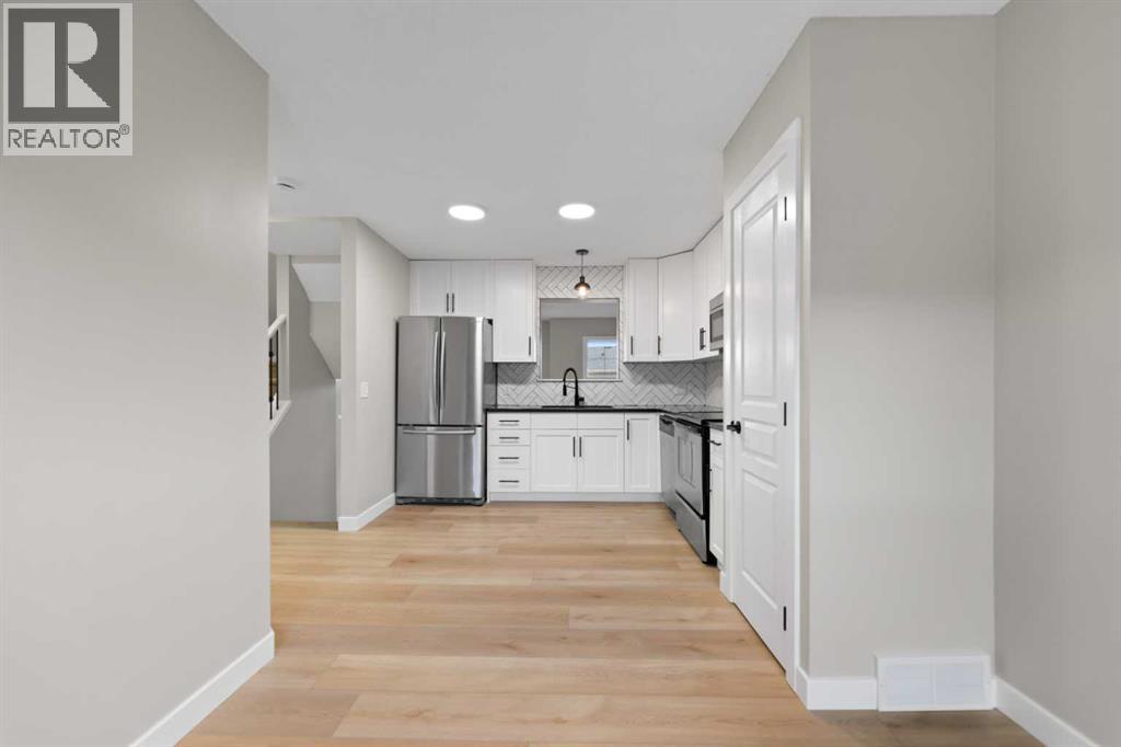 53 Panatella Road NW, Calgary, Alberta  T3K 0S7 - Photo 12 - A2302945