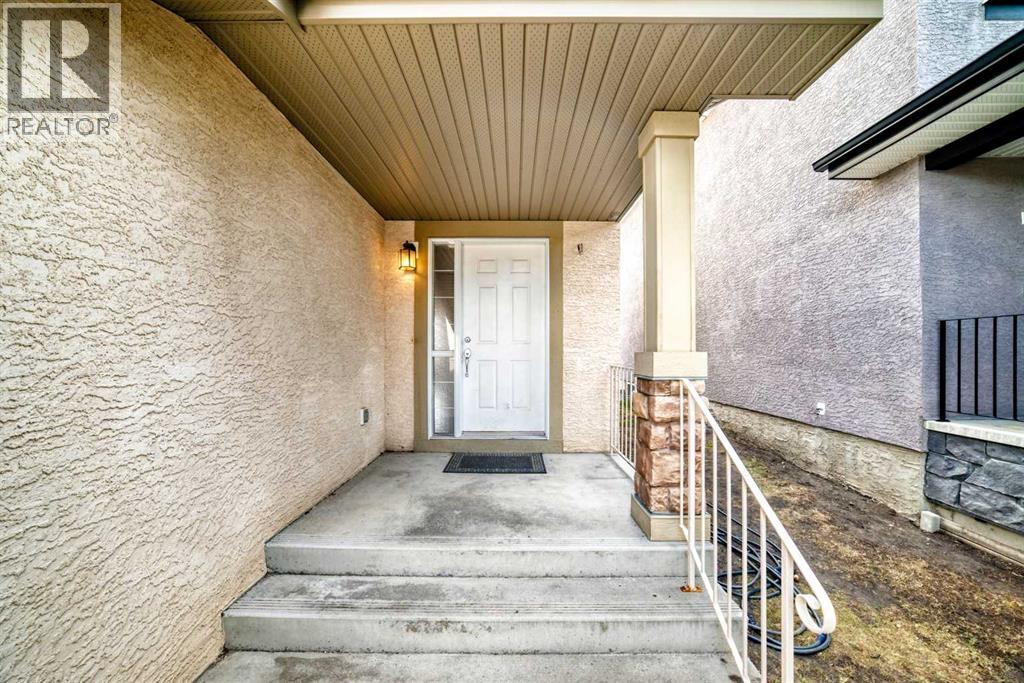 264 Everwillow Green SW, Calgary, Alberta  T2Y 4V9 - Photo 3 - A2304858