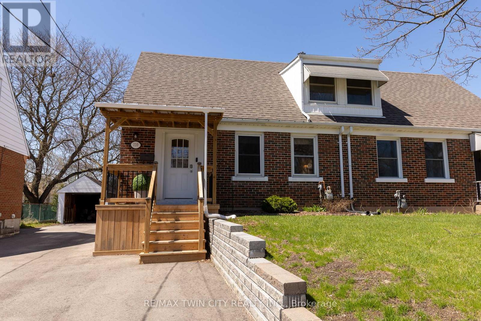 110 Lorne Crescent, Kitchener, Ontario  N2M 3Y5 - Photo 2 - X13040334