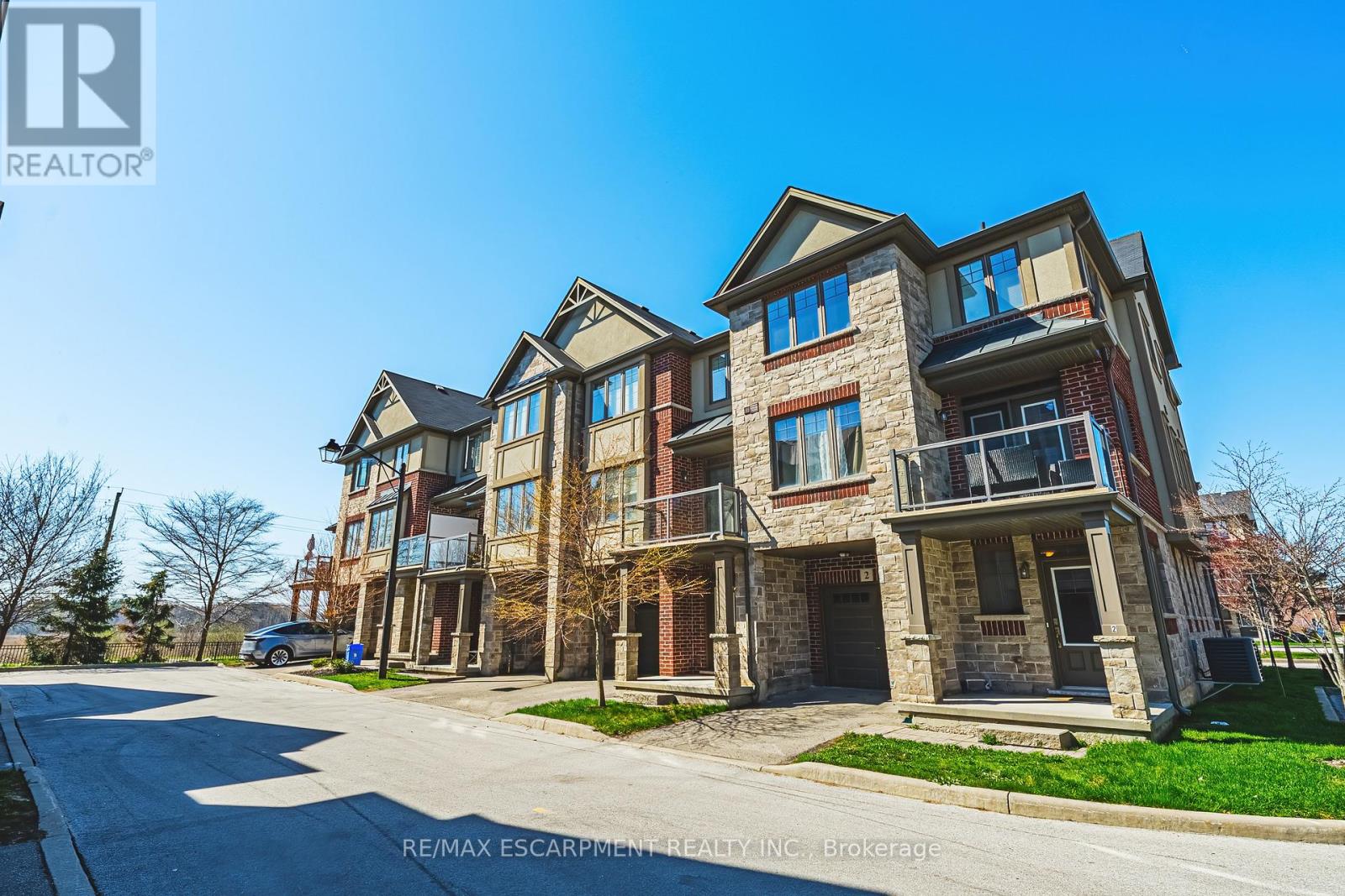 4 Bird Lane, Hamilton, Ontario  L9G 0G7 - Photo 3 - X13040372