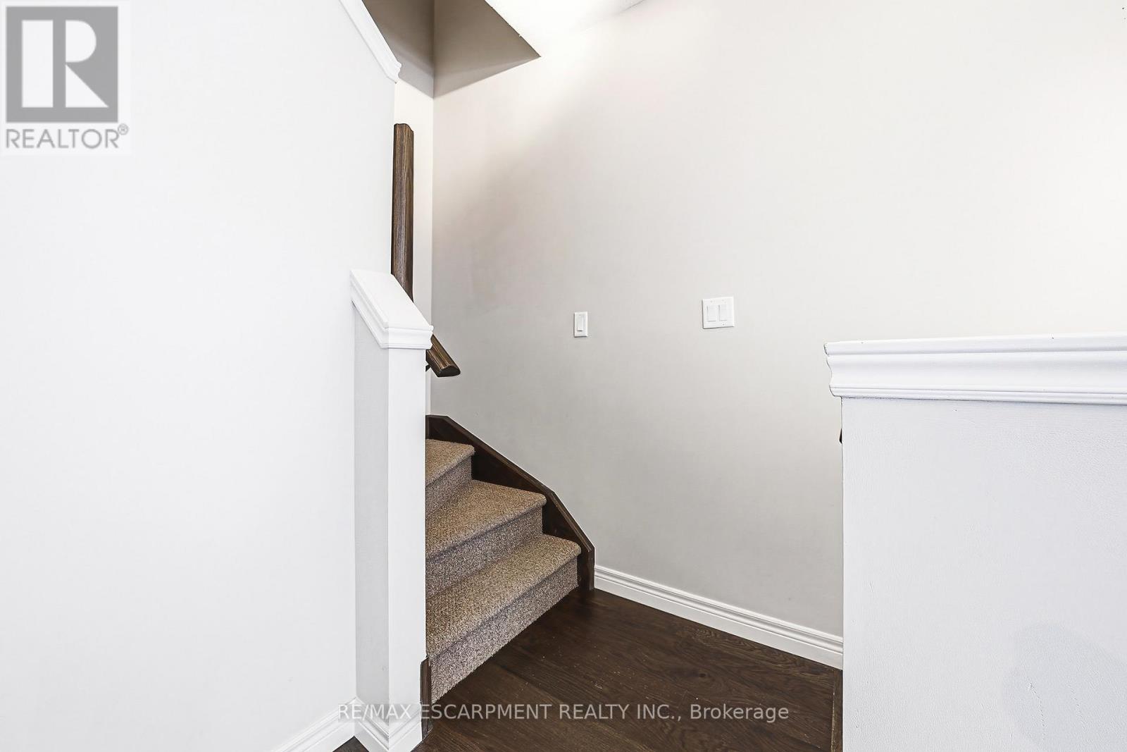 4 Bird Lane, Hamilton, Ontario  L9G 0G7 - Photo 7 - X13040372