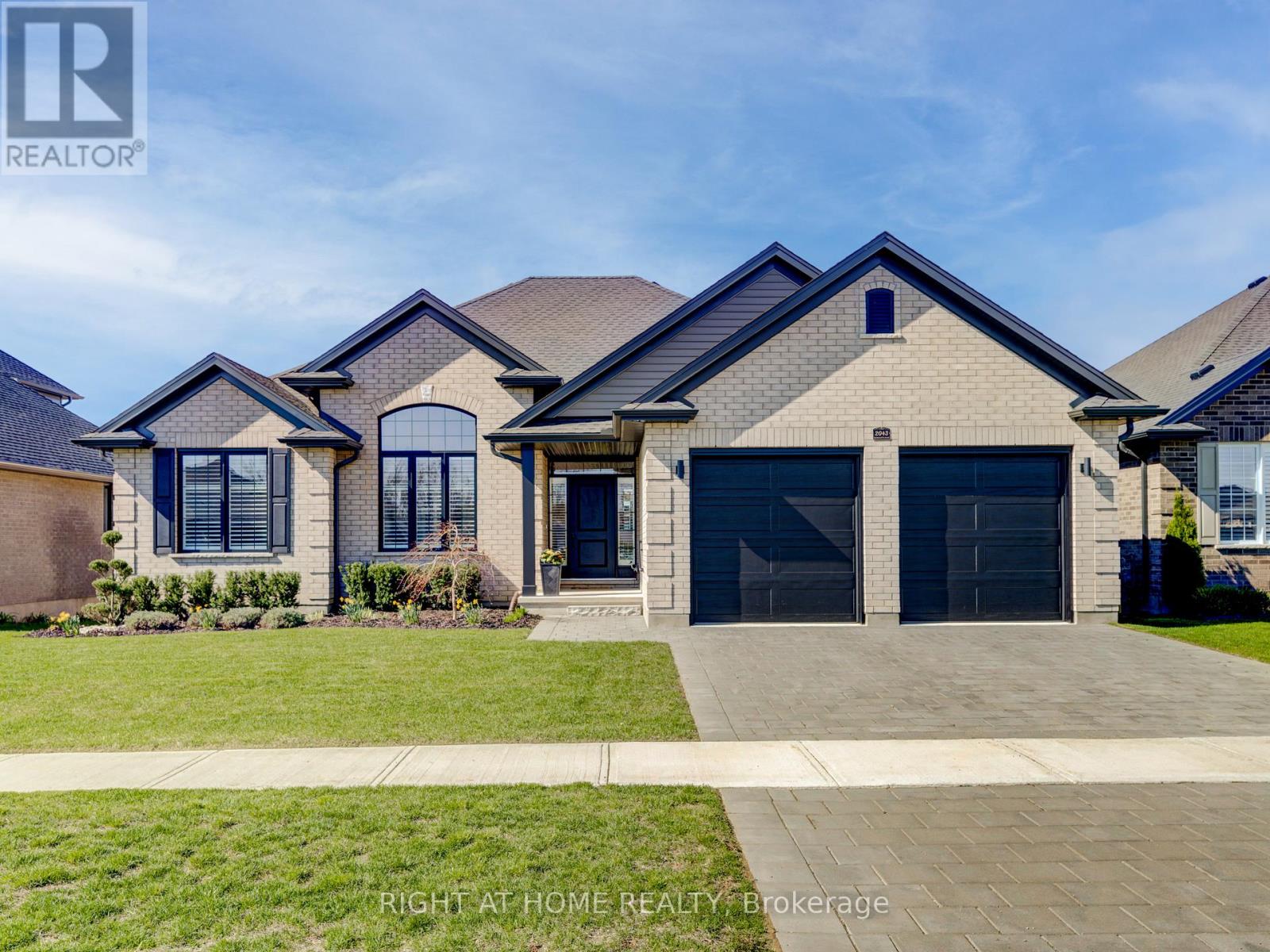 2043 LOCKWOOD CRESCENT, Strathroy-Caradoc, Ontario